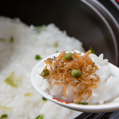 吻仔魚山椒拌白飯實拍