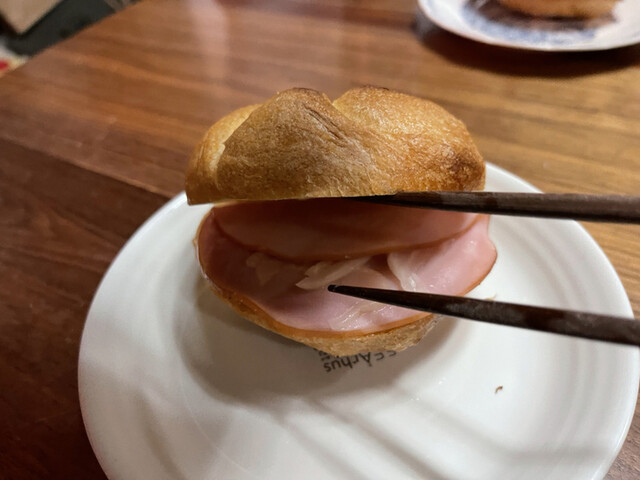 SIZUYA 招牌 Carne 火腿洋蔥麵包實拍