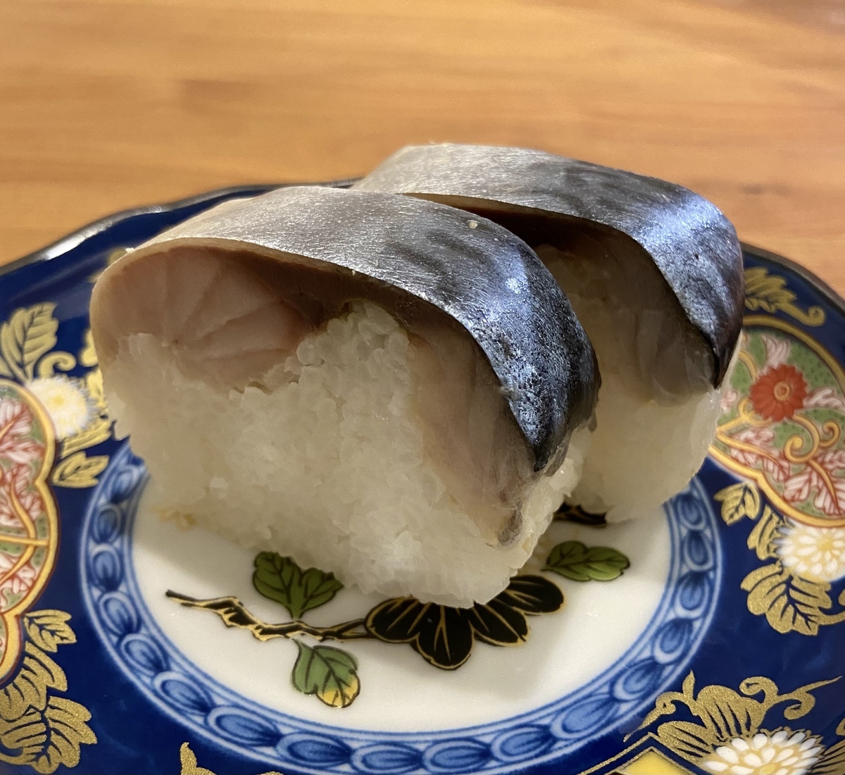 祇園 Izuu 鯖姿壽司鯖魚與醋飯切面特寫